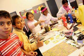 ARTWORKSHOPChildrenaroundtable